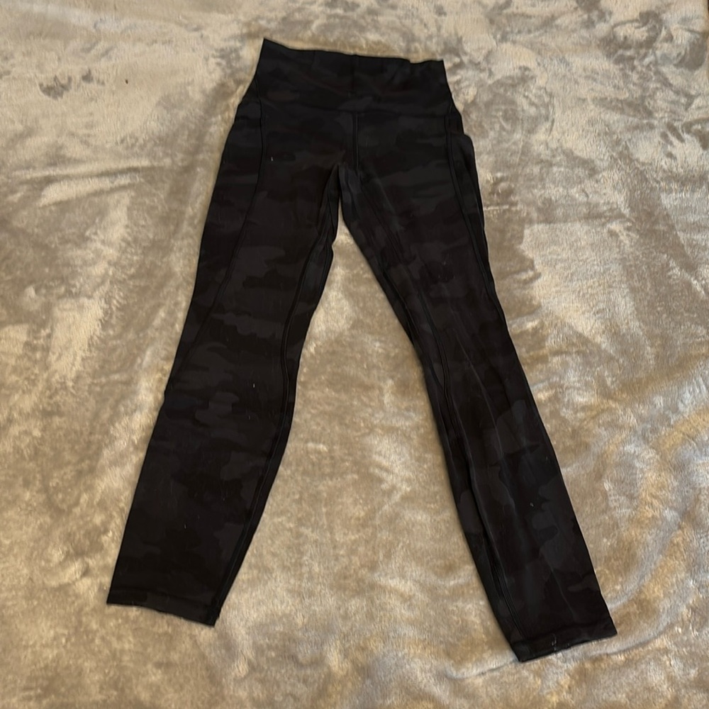 Lululemon Align high waist with pockets leggings 25” size 4 Black Camo